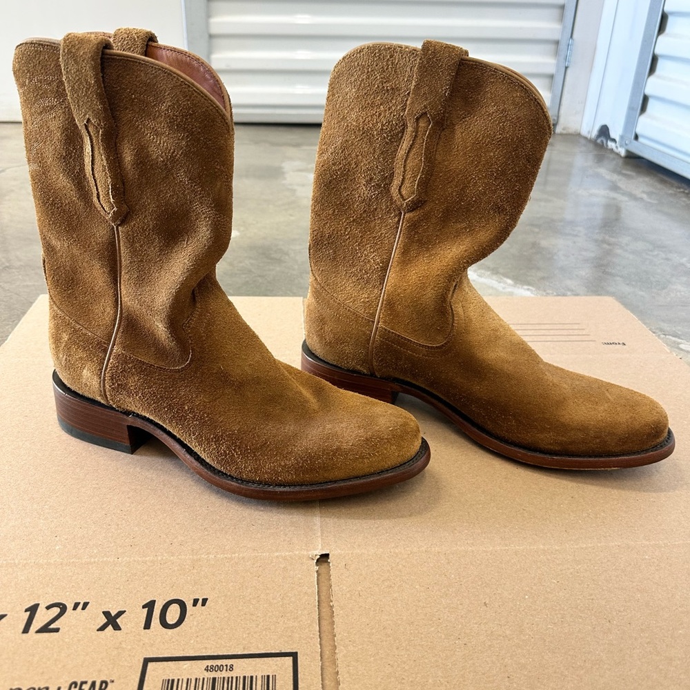 Ariat Men’s Bench Made Clanton Western Boots – Oiled Tan Roughout, Size 10D - Picture 2 of 10